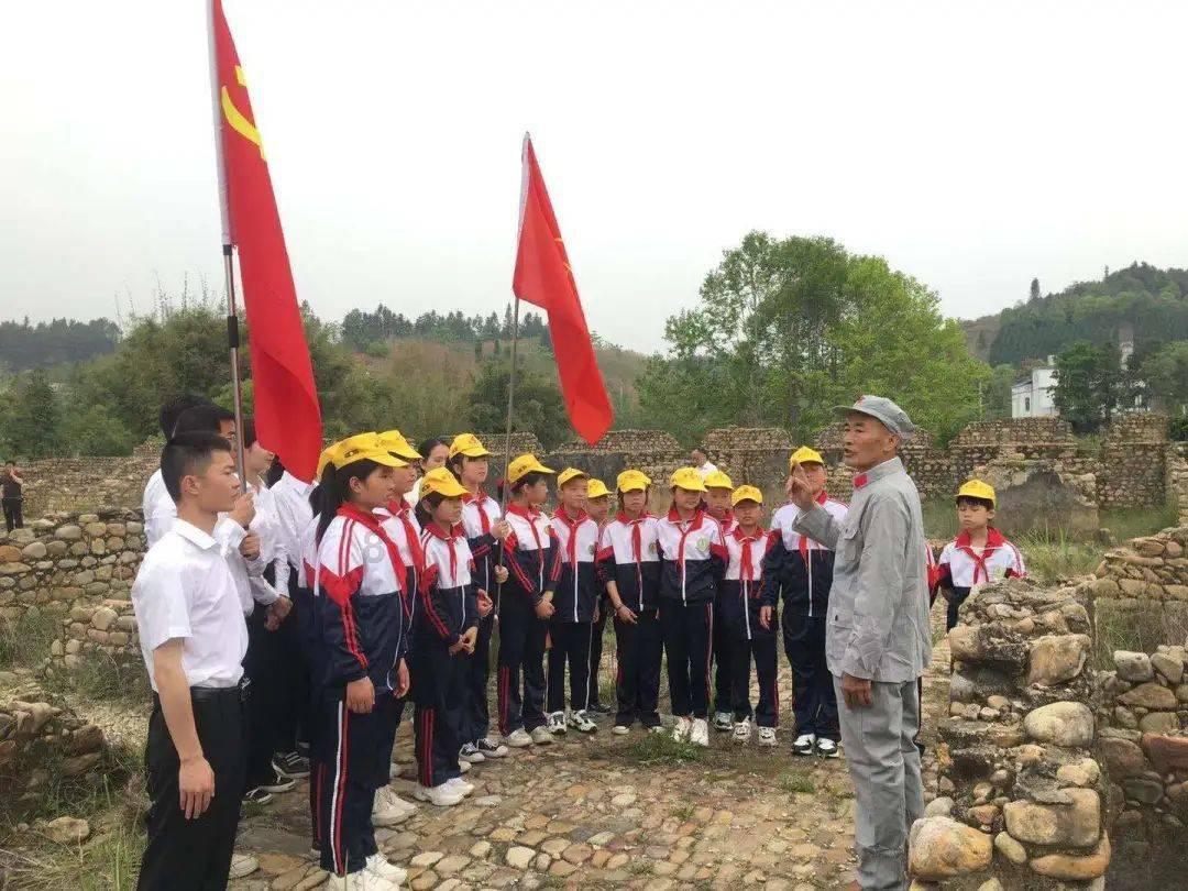 朝鲜亮出水下核武，尹锡悦不淡定了，说真话的议员，捂着嘴带走